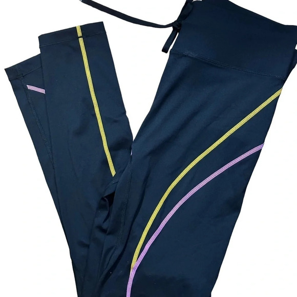 All Access High Rise Legging with Drawstring in Black Sz: M - Picture 3 of 9